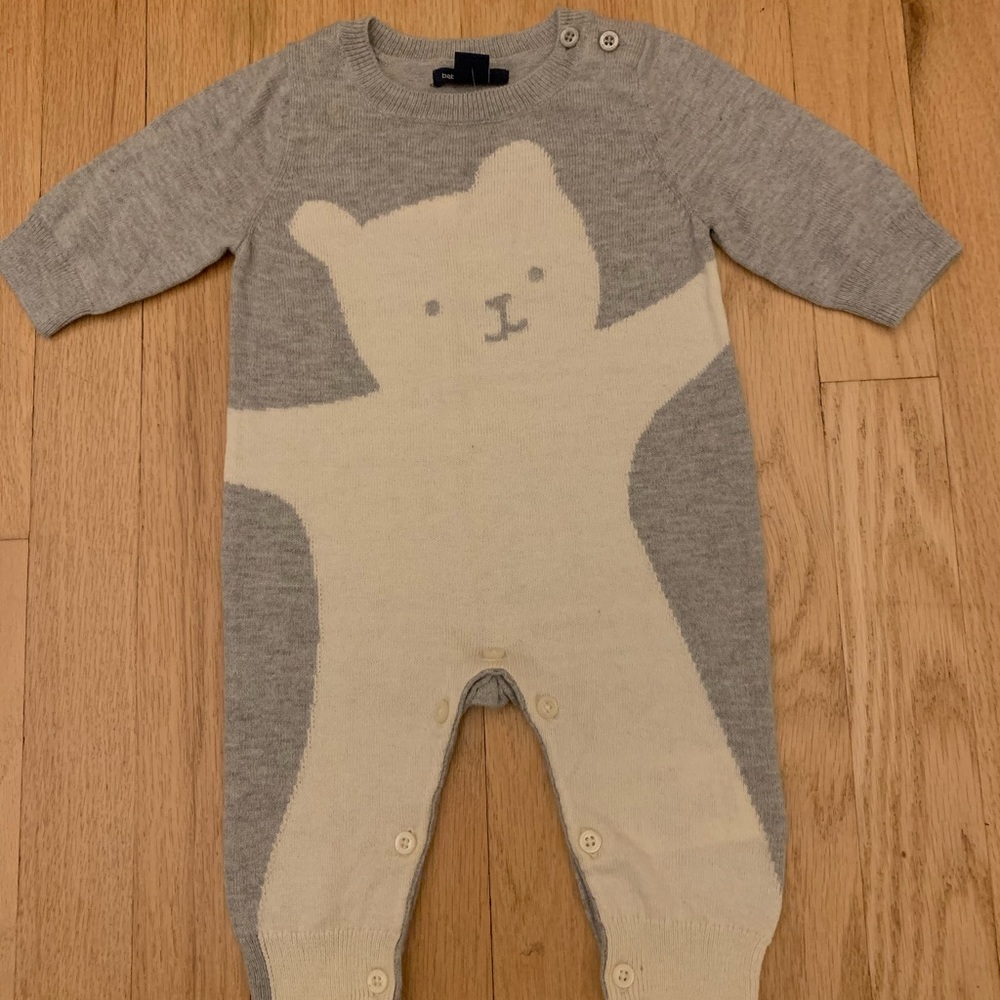 Gap Unisex One Piece Romper. NWT! 🐻💕